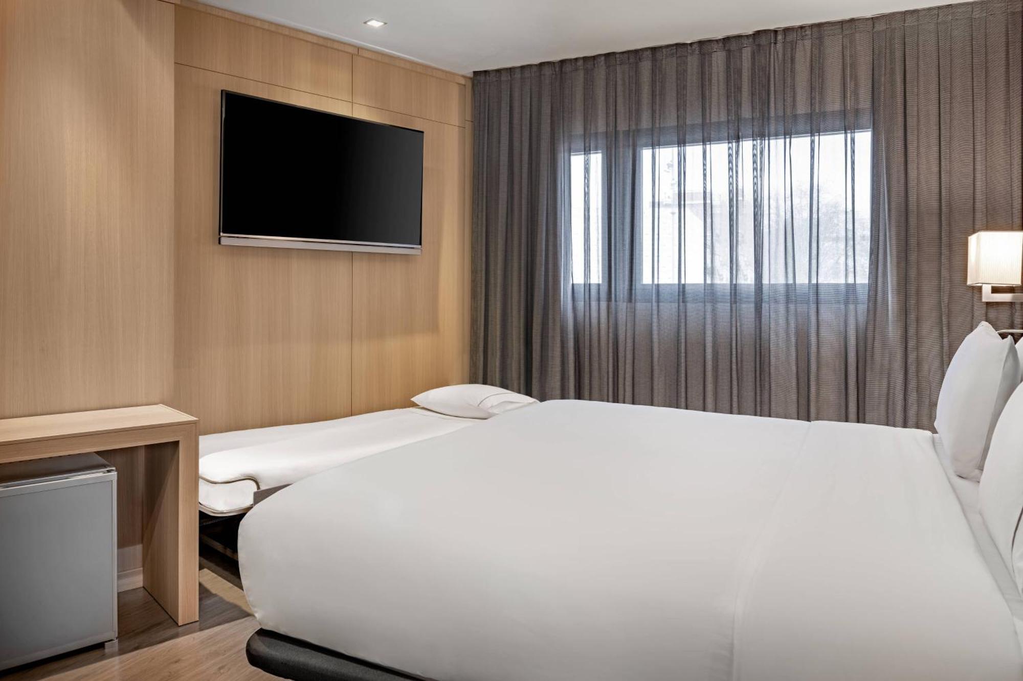 Ac Hotel Sants By Marriott Барселона Экстерьер фото