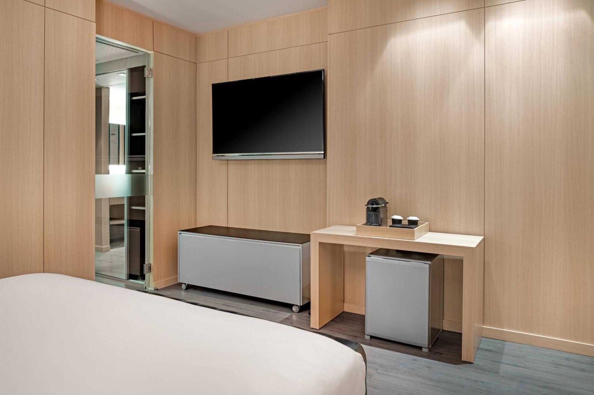 Ac Hotel Sants By Marriott Барселона Экстерьер фото