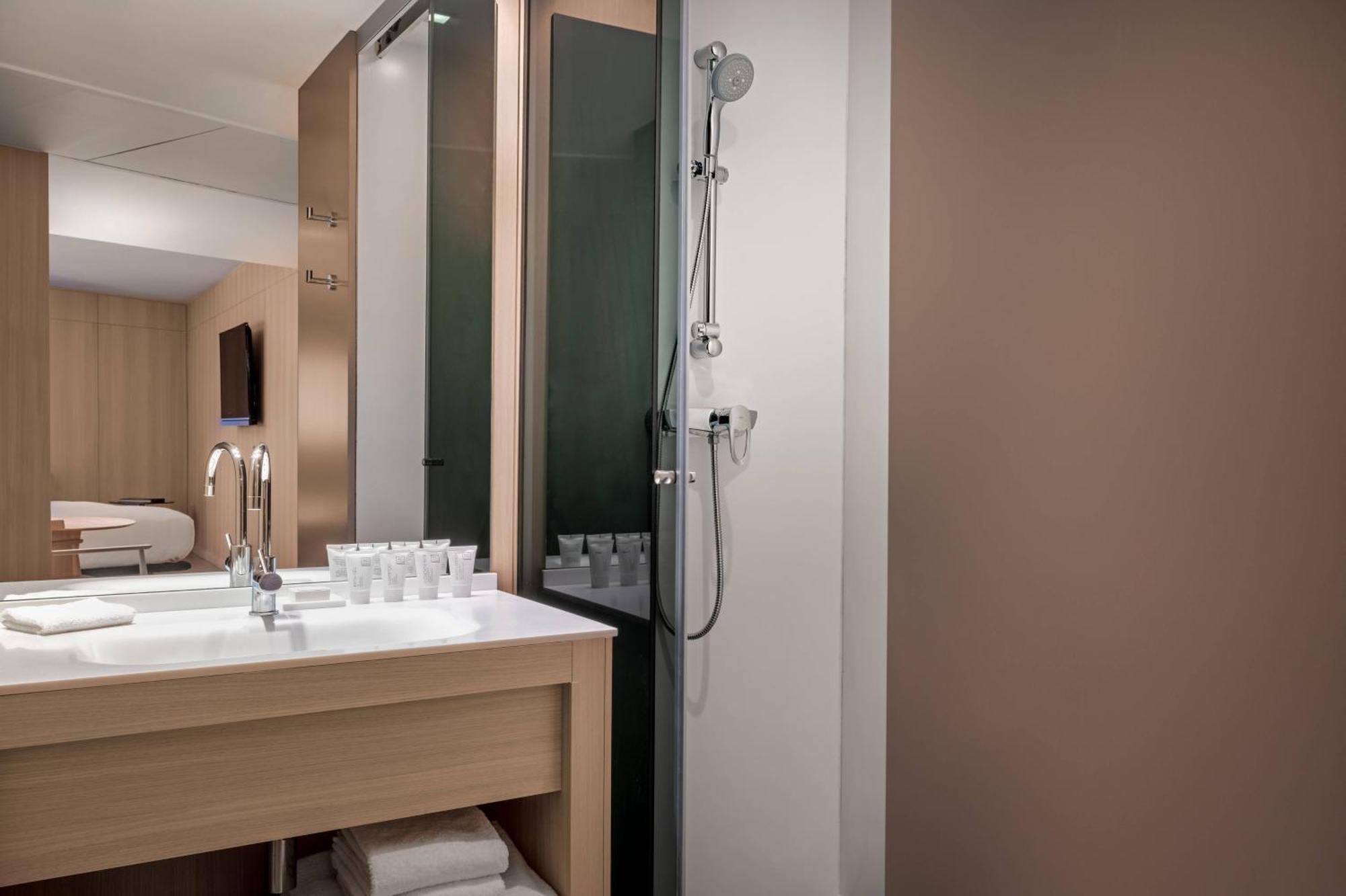 Ac Hotel Sants By Marriott Барселона Экстерьер фото
