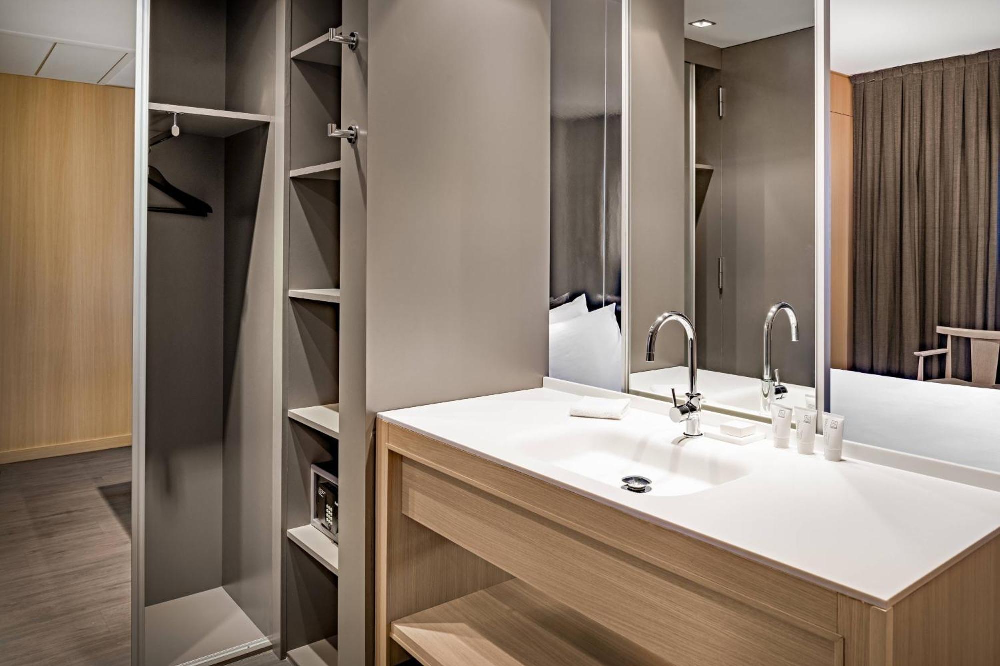 Ac Hotel Sants By Marriott Барселона Экстерьер фото