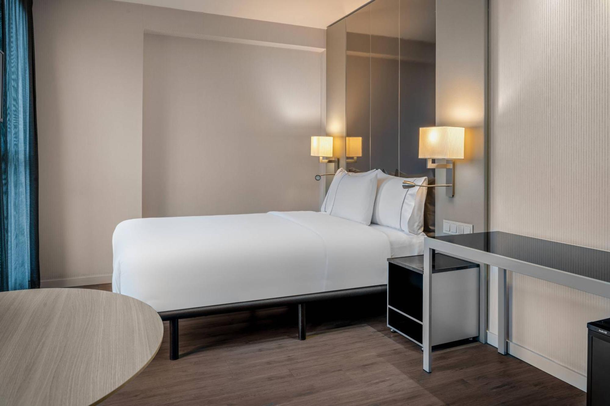 Ac Hotel Sants By Marriott Барселона Экстерьер фото
