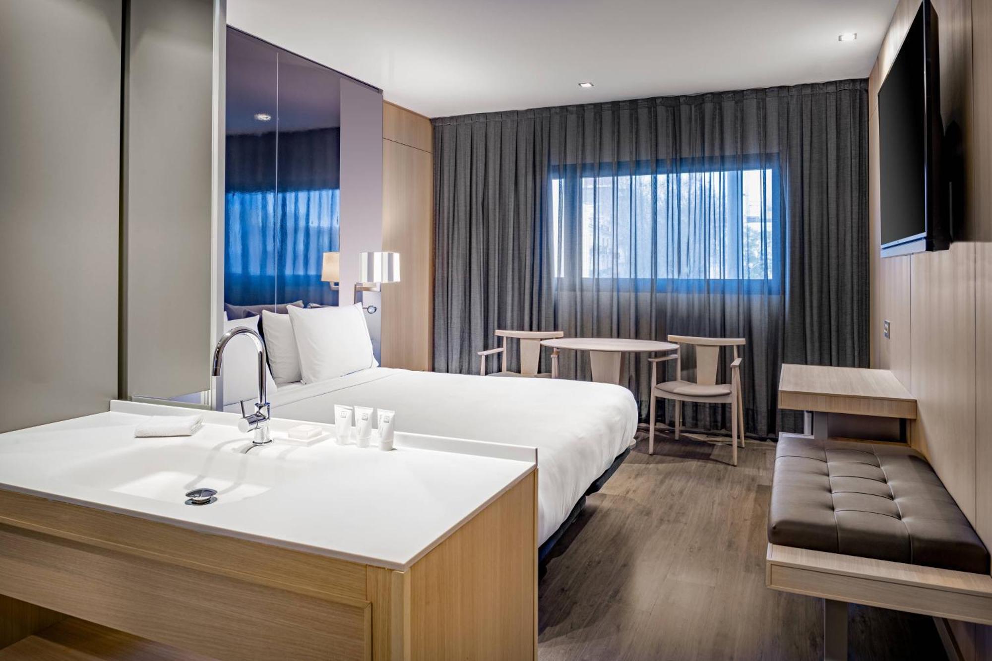 Ac Hotel Sants By Marriott Барселона Экстерьер фото